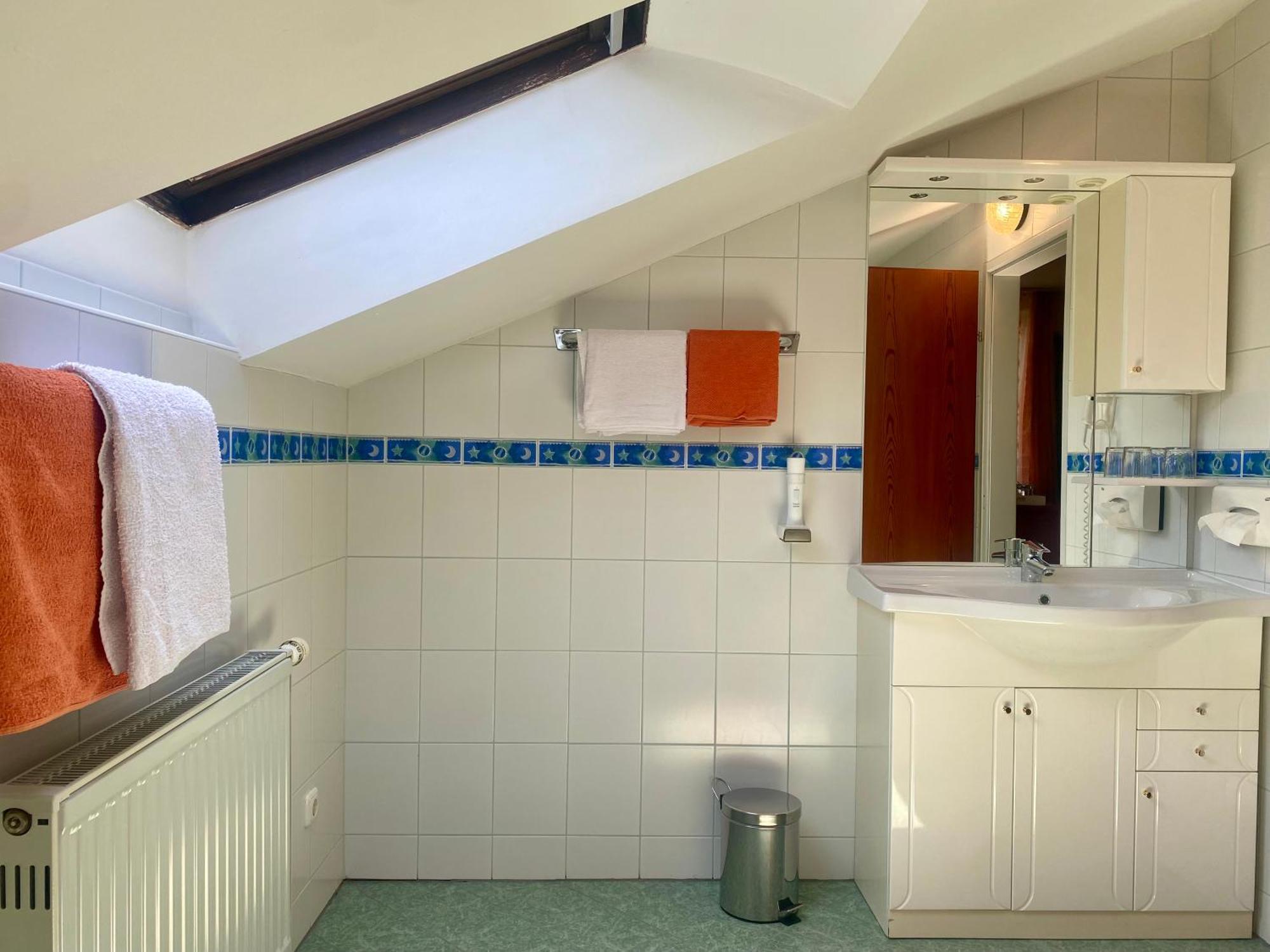Wirtshausbrennerei Krenn Hotel Yspertal Room photo