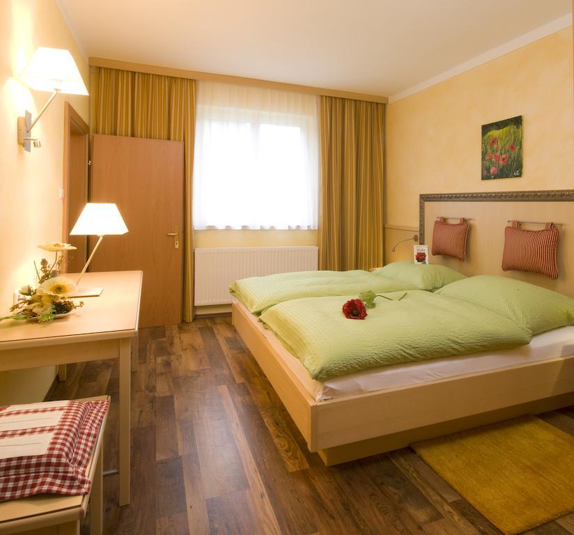 Wirtshausbrennerei Krenn Hotel Yspertal Room photo